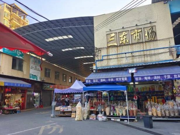 出租广州市花都区花城街三东大道和凤凰北路交界处三东市场自编D11号（自编6栋-外铺）