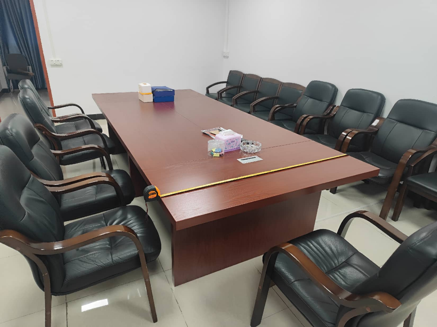 佛山市顺德区顺汇置业有限公司办公家具一批