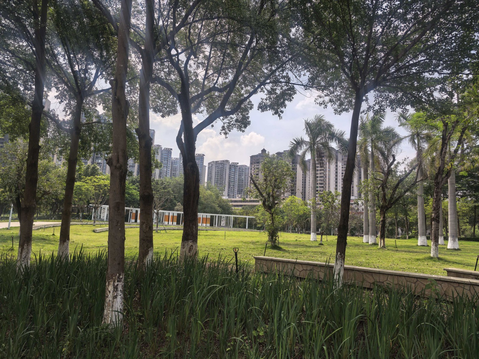 出租河源市东源县“五馆一宫”西侧（东江路附近）星空营地的28个摊位（手工摊位8间、特色美食摊位15间和娱乐摊位5间）