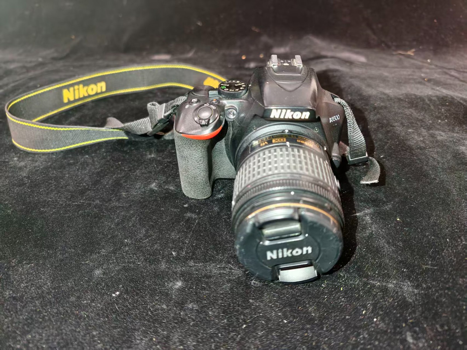 [广州市]尼康NIKON D3500套机（含镜头18-55mm）和相机内存卡两张