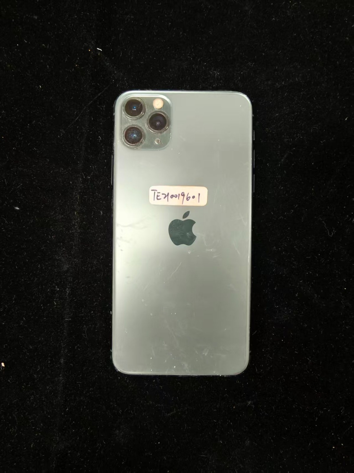 [广州市]灰色华为牌MateBook X pro笔记本电脑一台和iphone 11 pro max手机一部