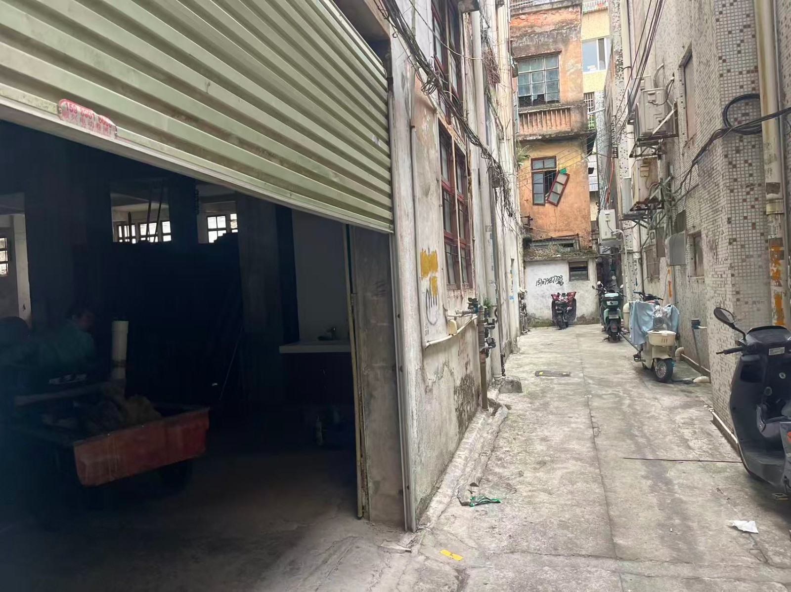 [广州市]整体出租番禺区市桥街三堂路13巷1、2号；解放路2巷14号首层（广州市番禺区房屋管理所项目）