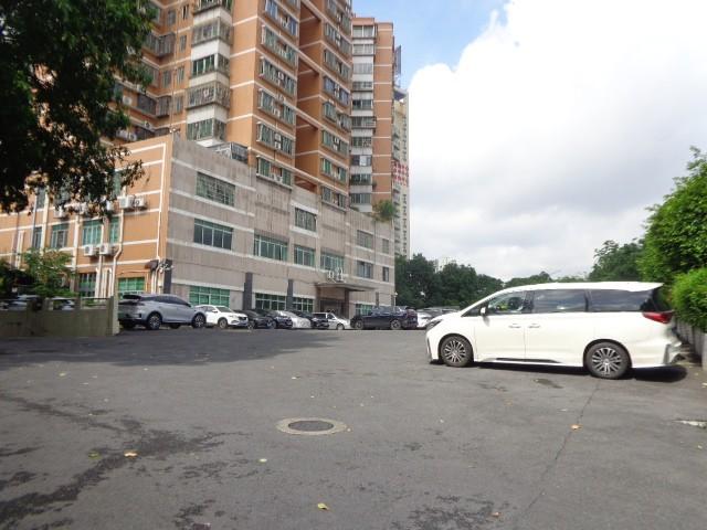 整体出租燕岭路388号地下室停车场和燕岭路394号室外停车场