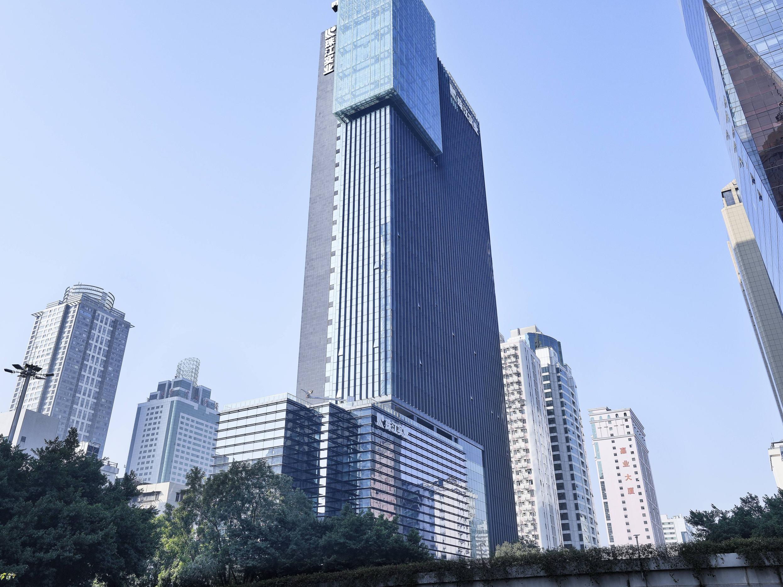 颐德中心地下4层B439车位自编01号、B440车位自编01号物业